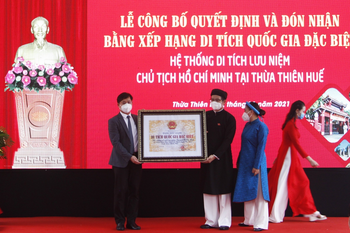 Đón nhận Bằng xếp hạng di tích Quốc gia đặc biệt hệ thống lưu niệm Chủ tịch Hồ Chí Minh